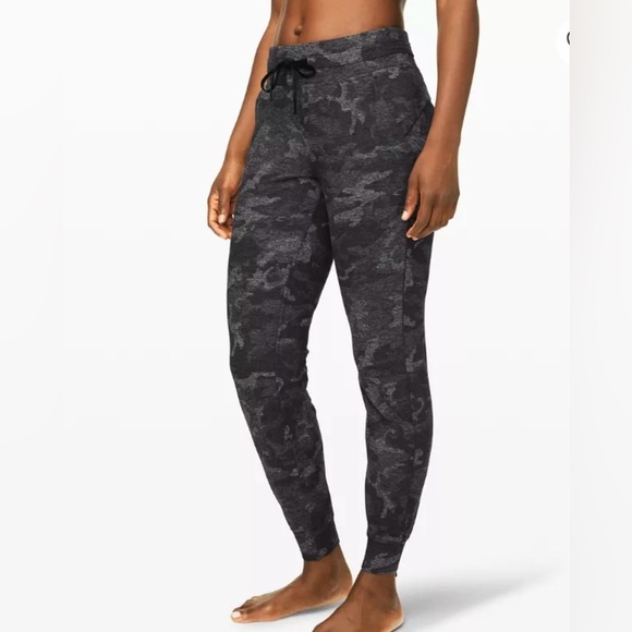 lululemon Ready to Rulu Pant DESIGNED FOR ON THE MOVE Camouflage Joggers Size 4 - Picture 1 of 14